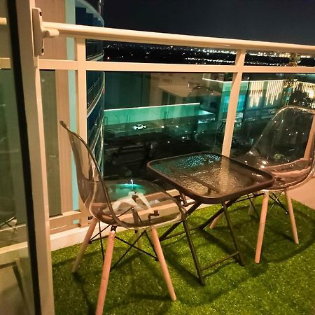 Beach Front Living In The Heart Of The City, Azure Residences Manila Ngoại thất bức ảnh